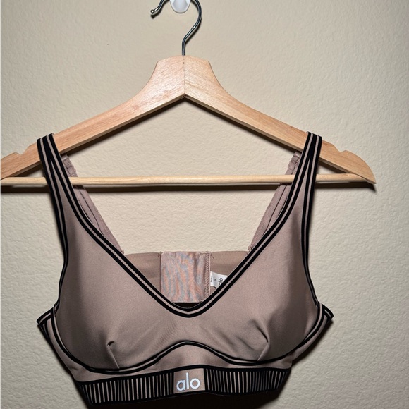 Alo Airlift Small Line Up Bra in Taupe - Picture 2 of 8